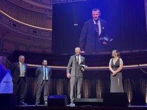 Manufacturing Industry Recognizes Arcamed with Mira Award